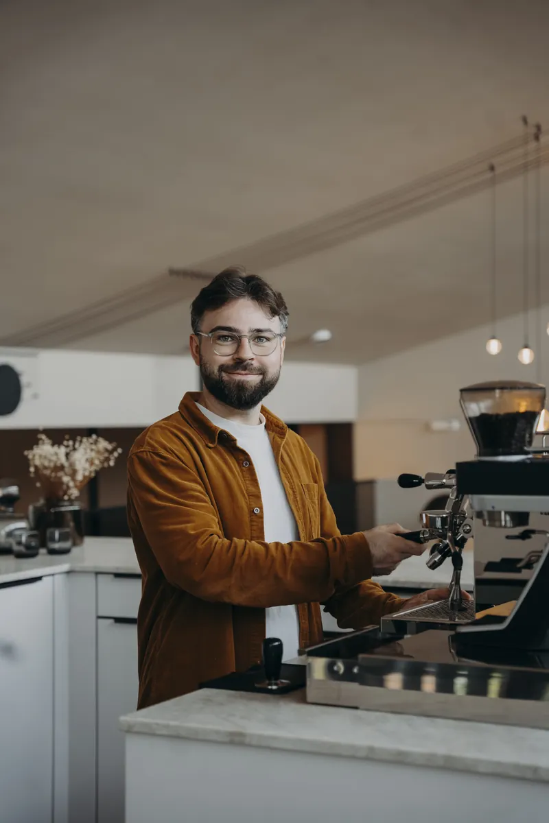 Marlon Marquart führt das Café Erdfreund und hat Gastro Cockpit aus dem eigenen Betrieb heraus entwickelt.